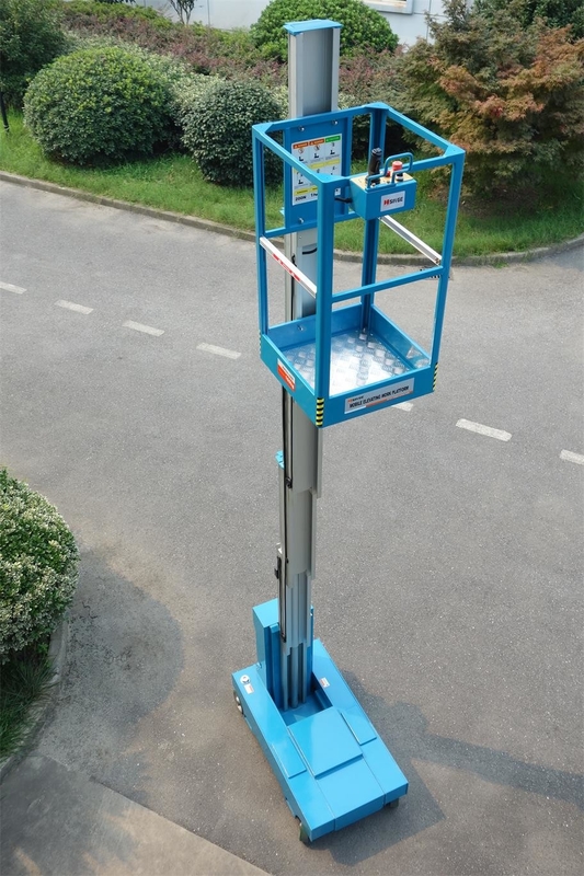 Blue Self Propelled Aerial Lift Single Mast Self Propelled With 5 m Working Height